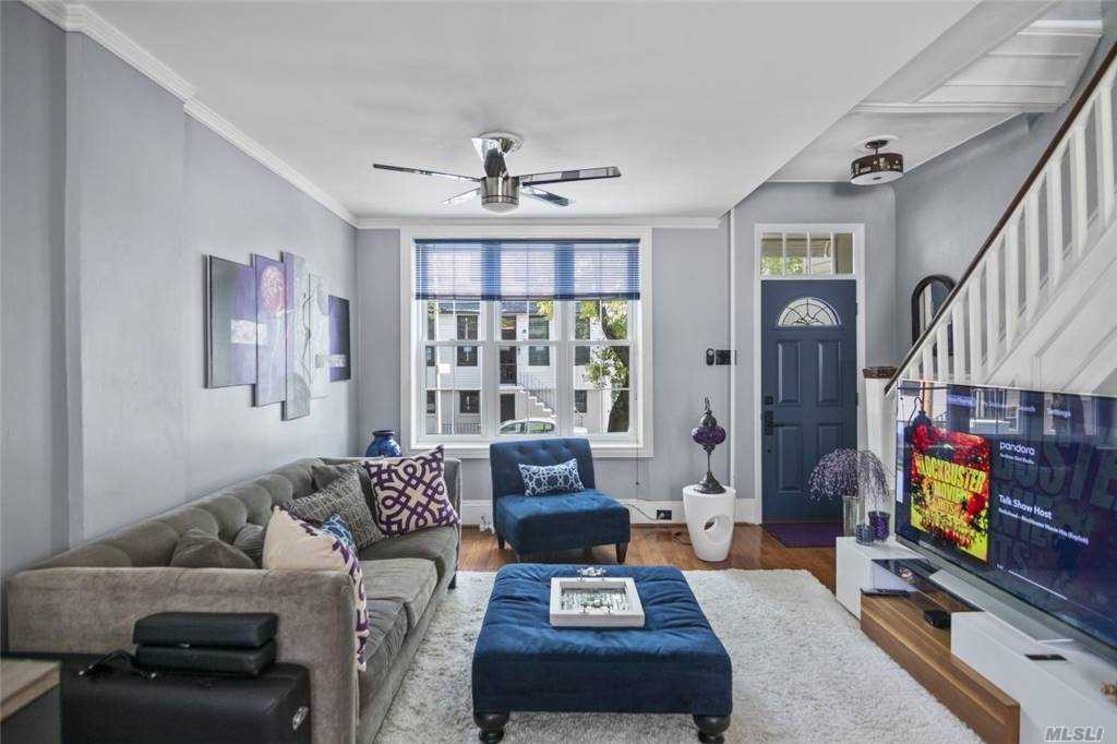 #1 photo, 60-70 54th Street, कुईंस Maspeth , NY 11378