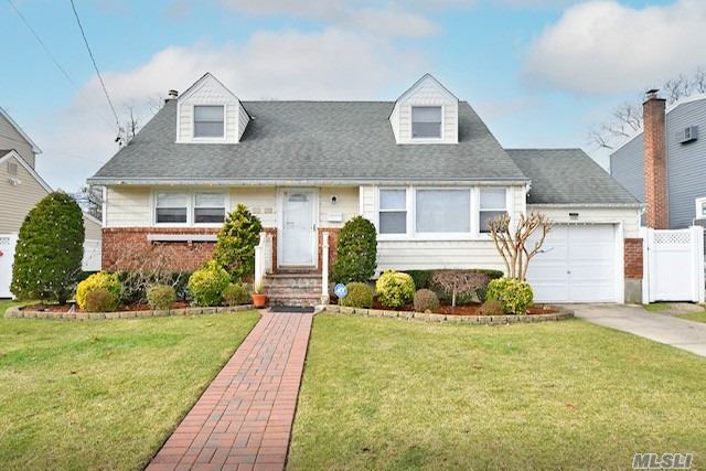 #1 photo, 1330 Powell Avenue, 長島 Merrick , NY 11566