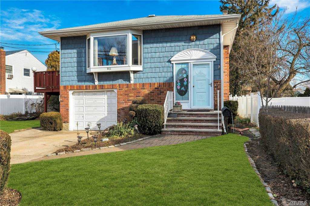 #1 photo, 911 East Meadow Avenue, ナッソー郡 Bellmore , NY 11710