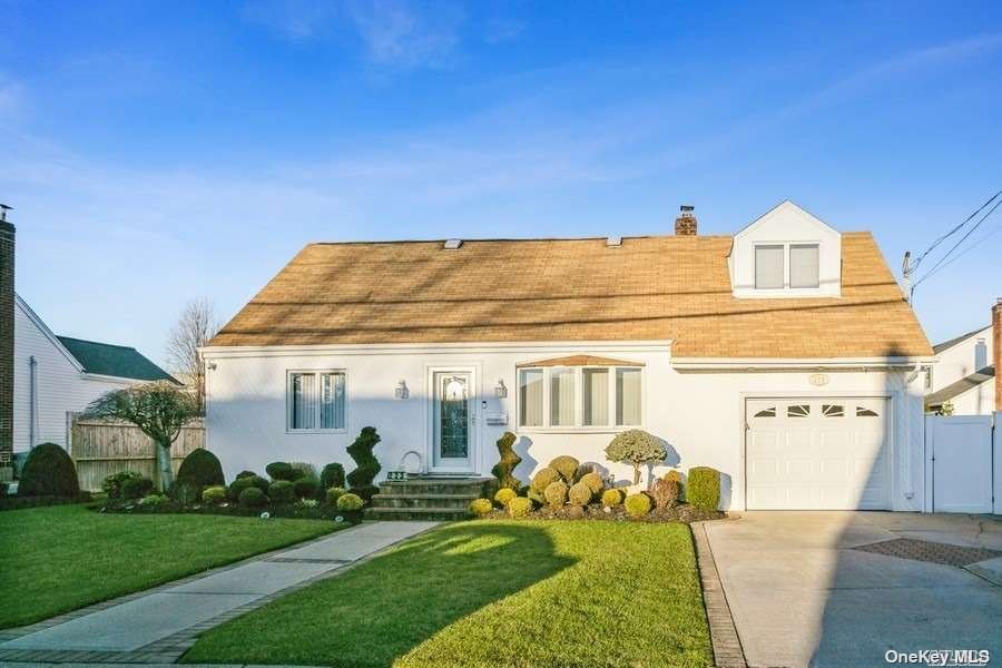 #1 photo, 223 Chestnut Avenue, Нассау ‖ East Meadow , NY 11554