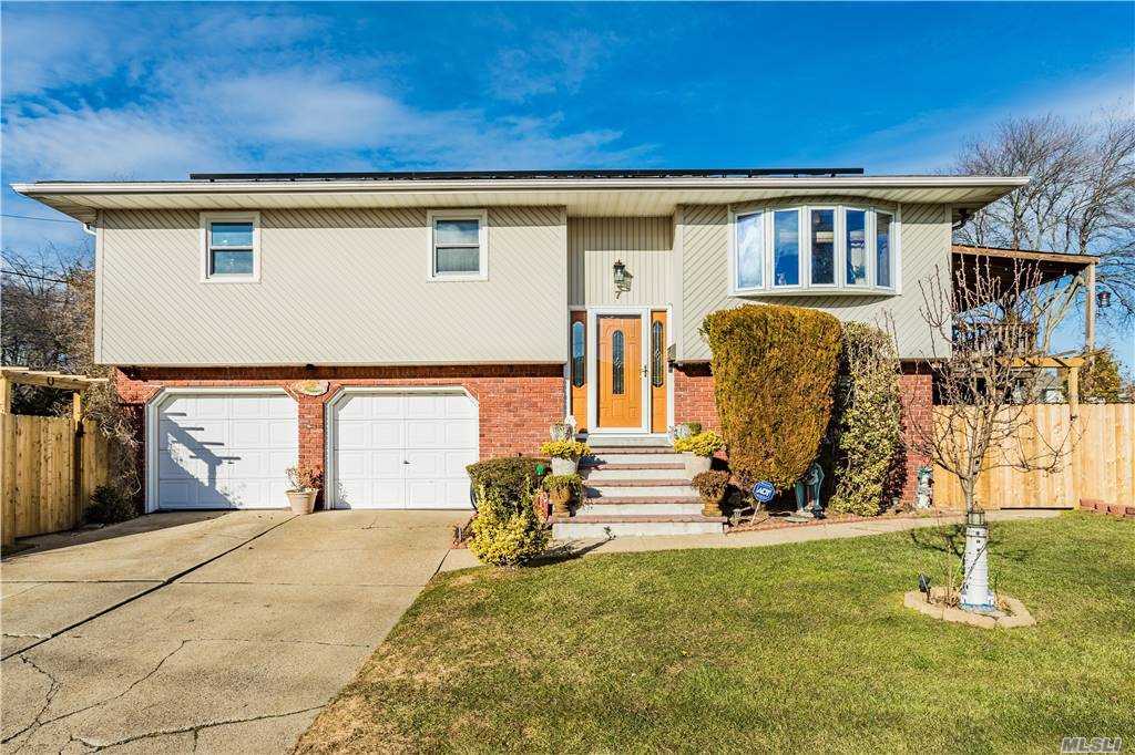 #1 photo, 7 White Street, North Babylon , NY 11703