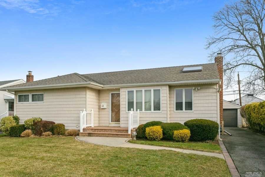 #1 photo, 509 Spruce Lane, ناسو East Meadow , NY 11554