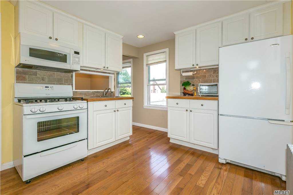 #1 photo, 226 Jefferson Avenue, Mineola , NY 11501