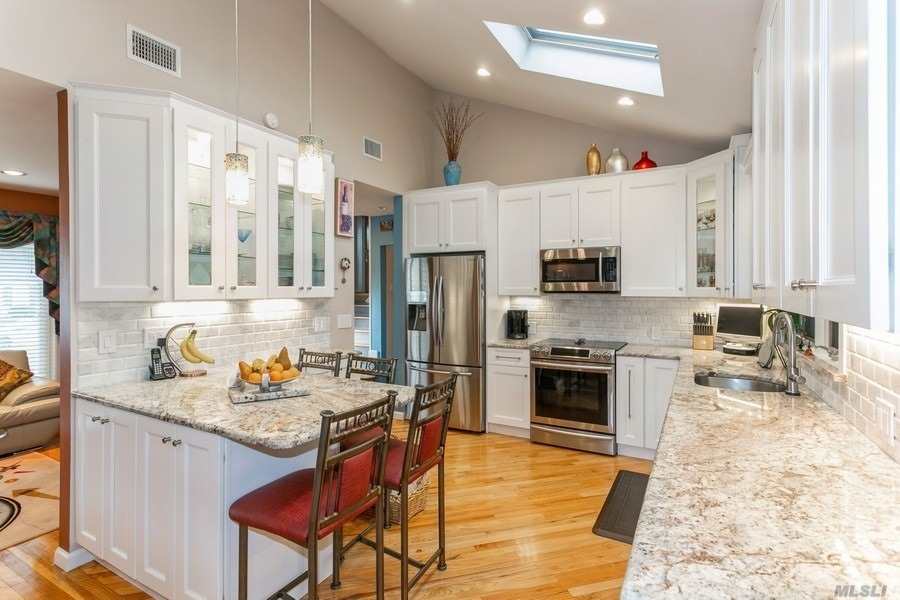 #1 photo, 523 Richmond Road, ناسو East Meadow , NY 11554