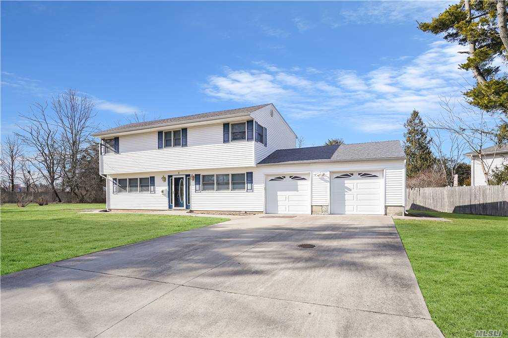 #1 photo, 8 Hayfield Court, Commack , NY 11725