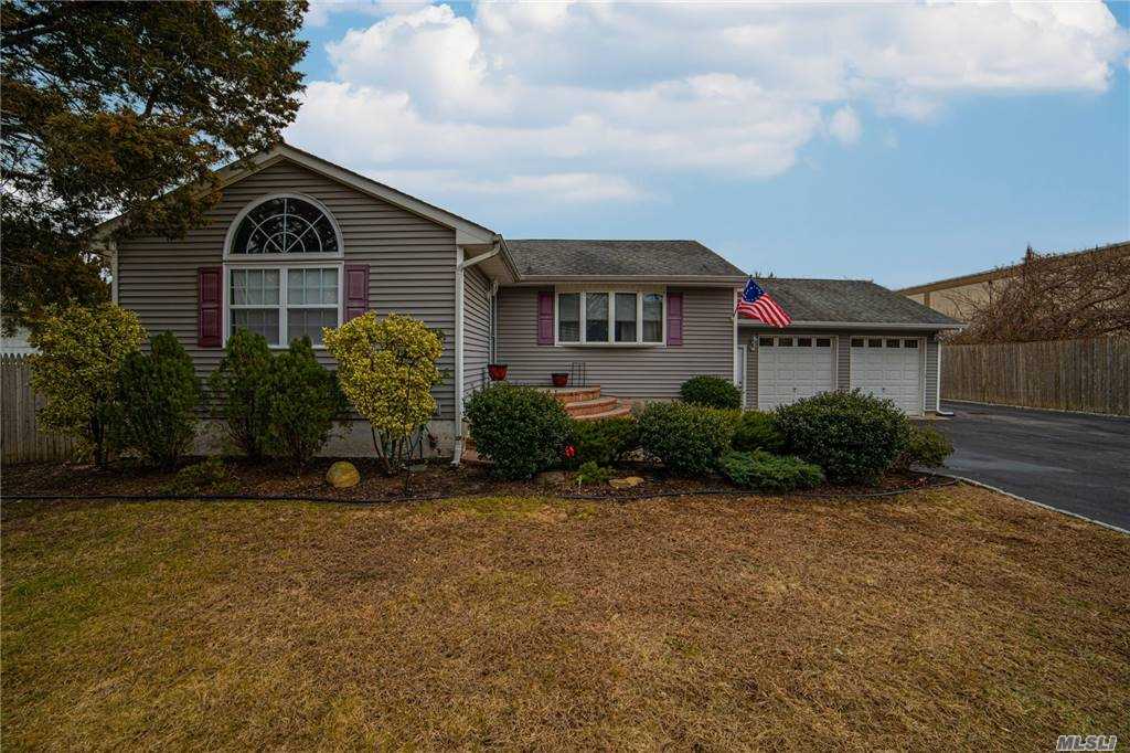 #1 photo, 10 Cedarhurst Street, Саффолк ‖ Islip Terrace , NY 11752