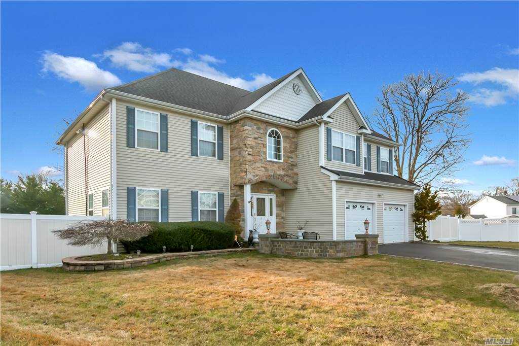 #1 photo, 8 Sarah Court, Deer Park , NY 11729