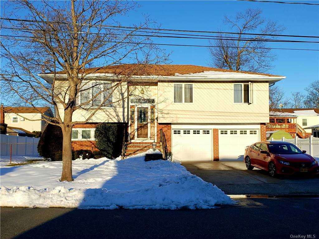 #1 photo, 68 N Kings Avenue, Lindenhurst , NY 11757