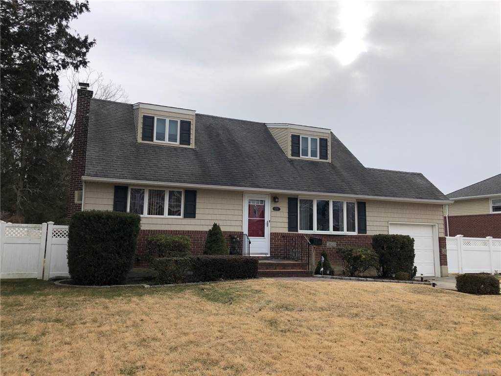 #1 photo, 2716 Grove Avenue, ناسو East Meadow , NY 11554