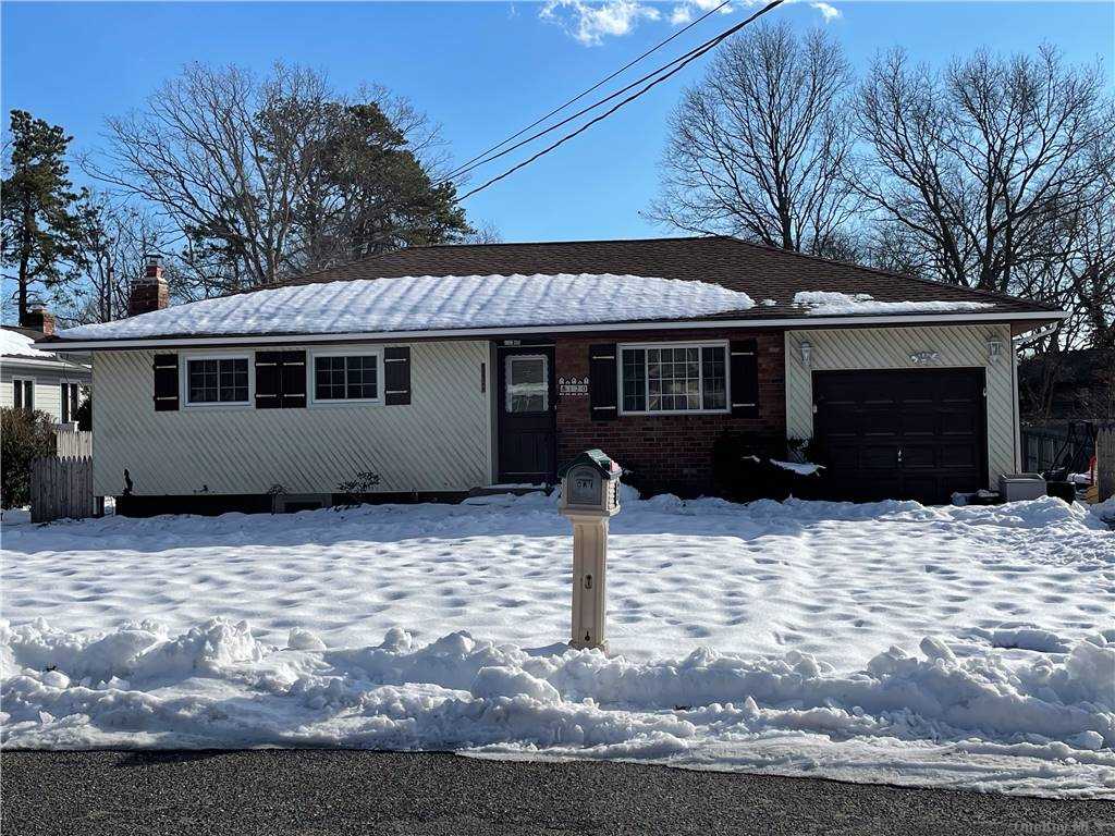 #1 photo, 120 2nd Street, מחוז סאפוק Holbrook , NY 11741