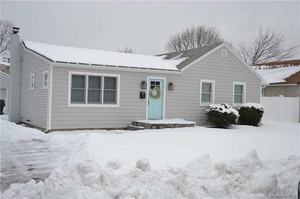 #1 photo, 14 Nehring Avenue, 롱 아일랜드 Babylon , NY 11702