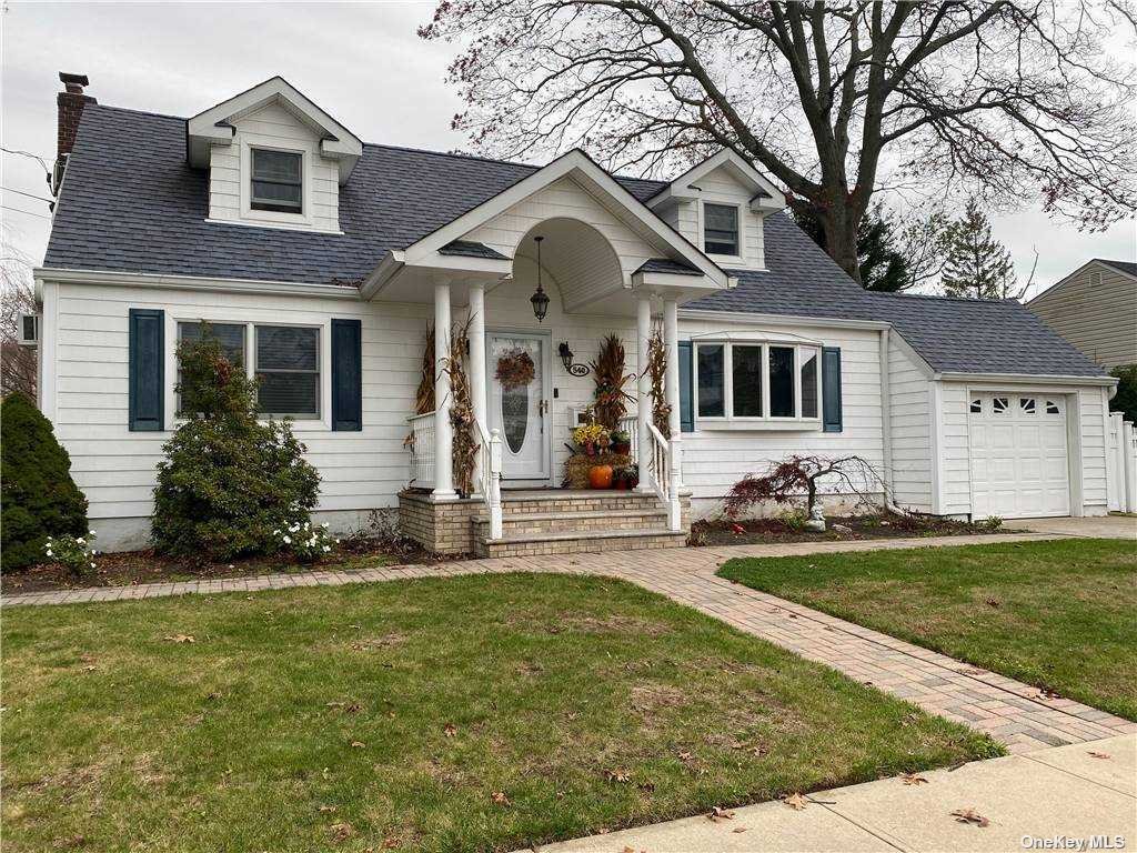 #1 photo, 540 N Clinton Avenue, Lindenhurst , NY 11757