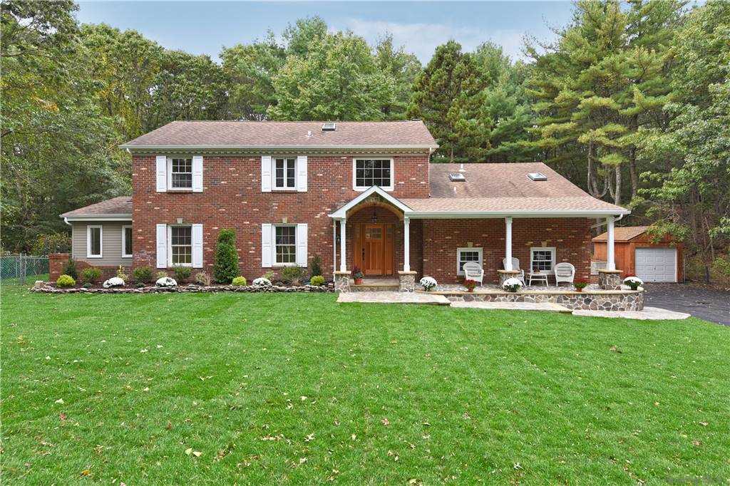 #1 photo, 58 Woodmont Road, מחוז סאפוק Melville , NY 11747