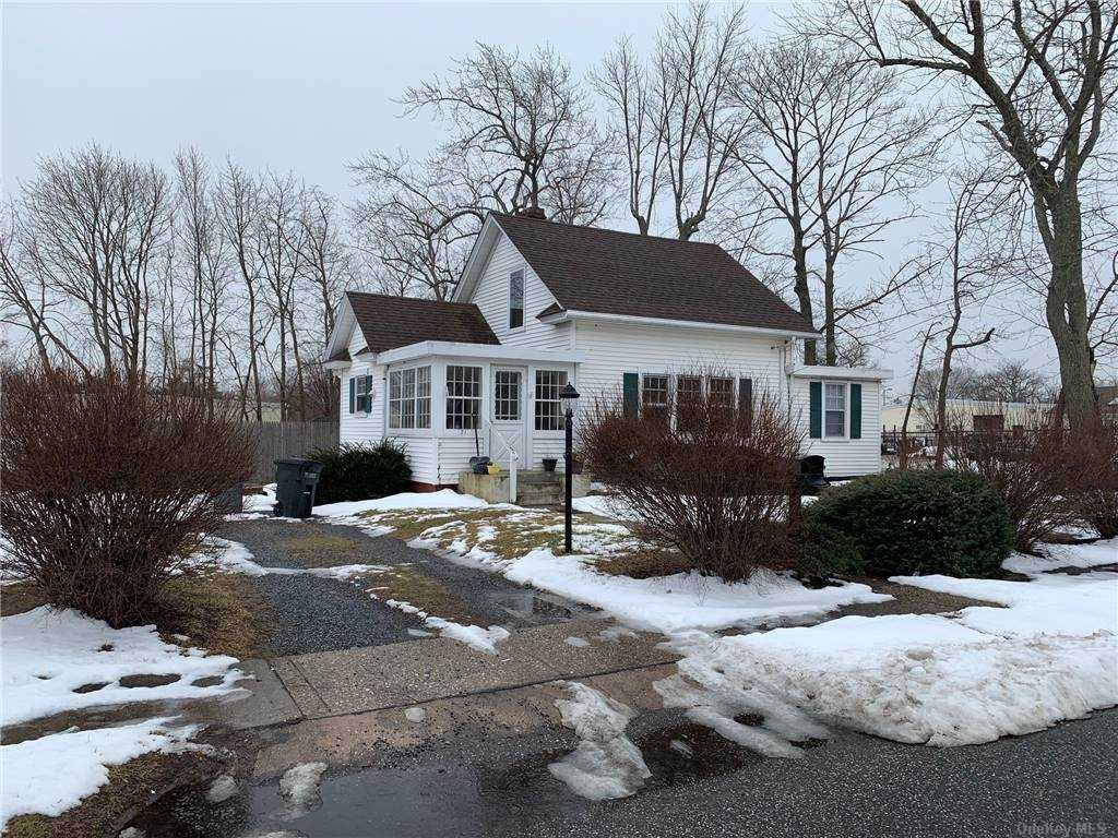 #1 photo, 31 Duryea Street, Riverhead , NY 11901