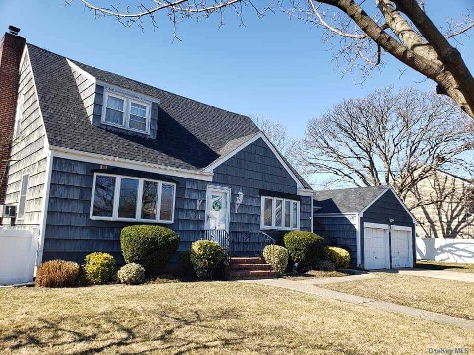 #1 photo, 395 Albany Avenue, サフォーク郡 Lindenhurst , NY 11757