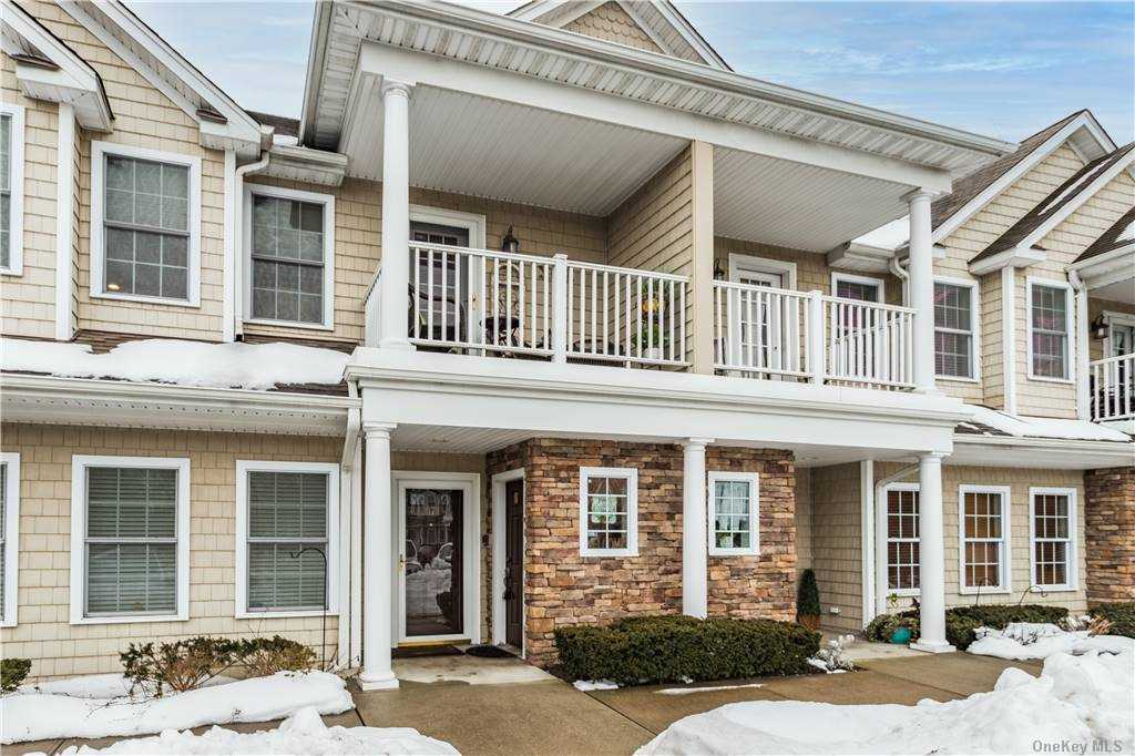 #1 photo, 18 Della Drive, サフォーク郡 West Babylon , NY 11704