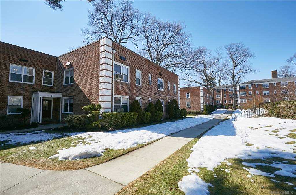 #1 photo, 6 Edwards Street, Roslyn Heights , NY 11577