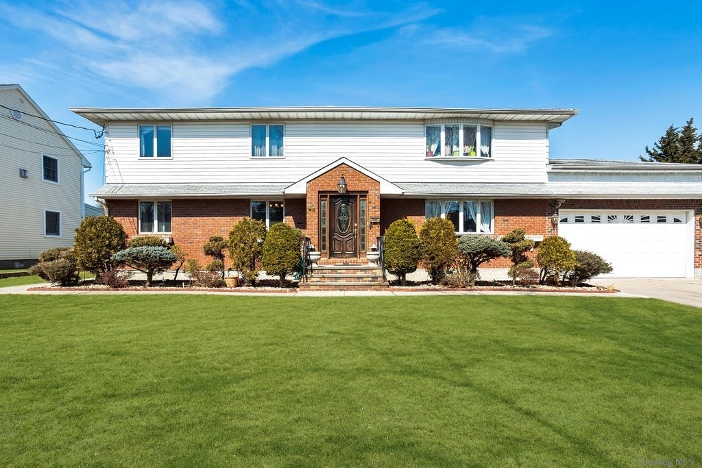 #1 photo, 66 Garden Drive, Albertson , NY 11507