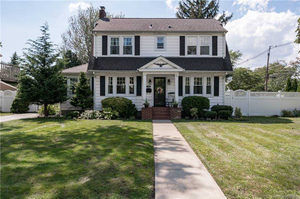 #1 photo, 300 Park Avenue, Freeport , NY 11520