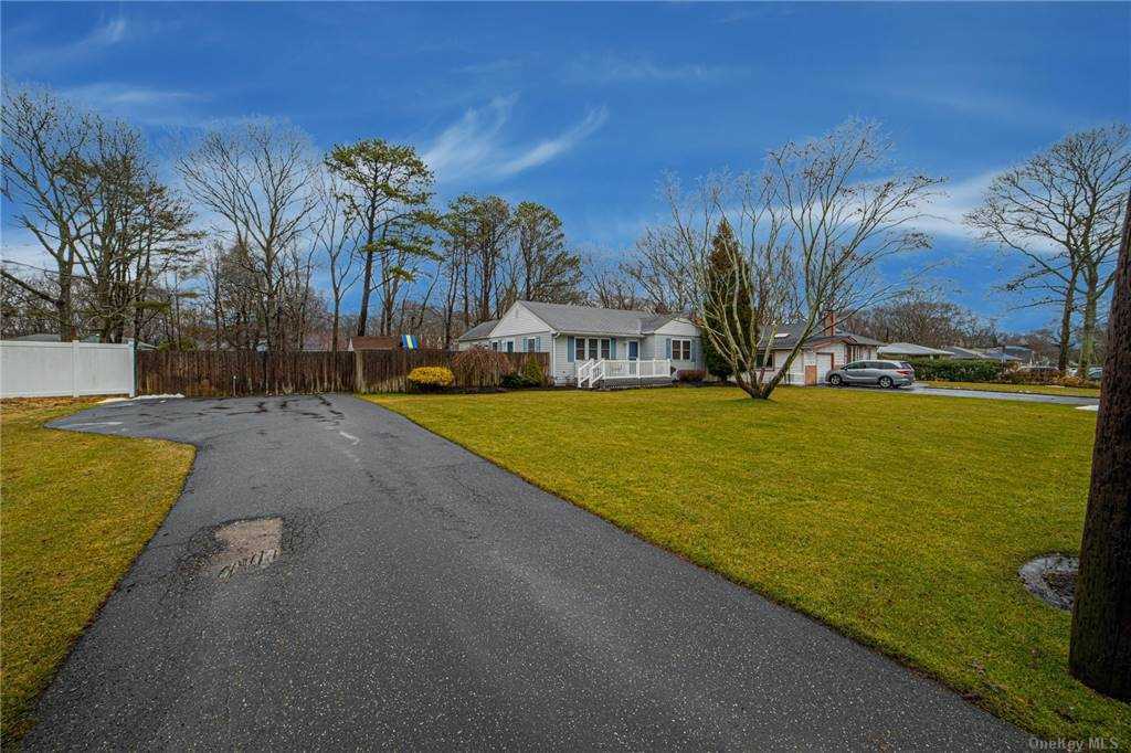 #1 photo, 58 Candido Avenue, Саффолк ‖ Shirley , NY 11967