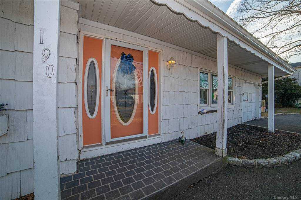 #1 photo, 190 Leonard Street, サフォーク郡 Holbrook , NY 11741