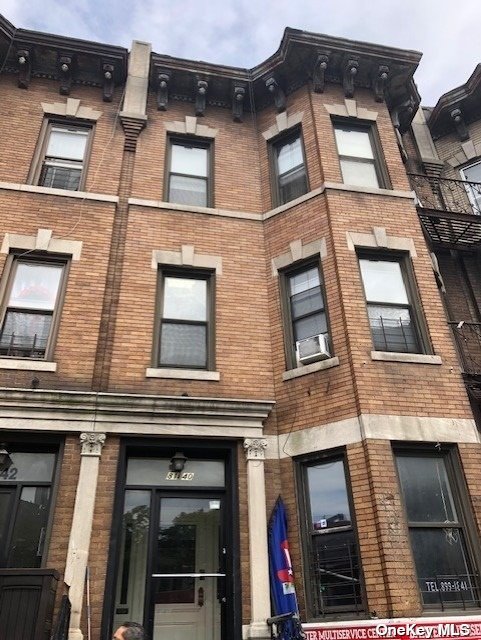 #1 photo, 81-40 Baxter Avenue, एल्महर्स्ट Elmhurst , NY 11373