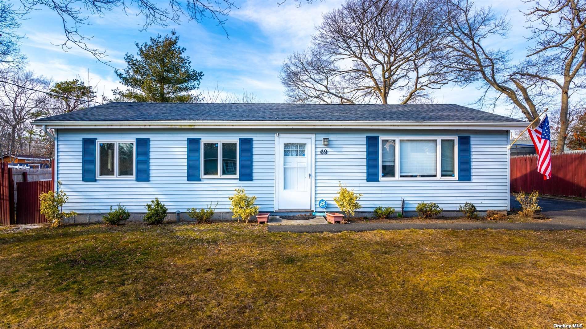 #1 photo, 69 Sherwood Drive, サフォーク郡 Mastic Beach , NY 11951