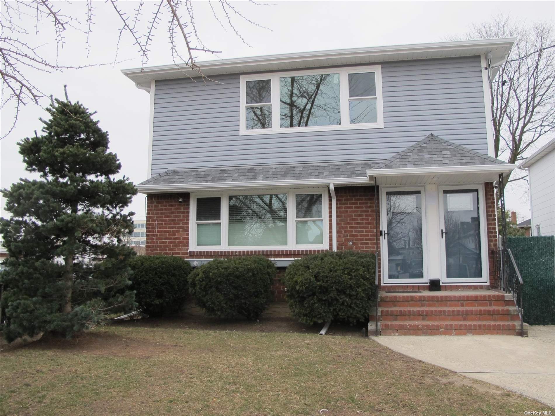 #1 photo, 86 S Corona Avenue, ナッソー郡 Valley Stream , NY 11580