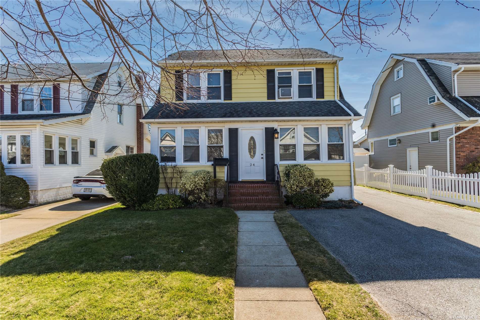 #1 photo, 24 Huntington Avenue, नासाउ काउंटी Lynbrook , NY 11563