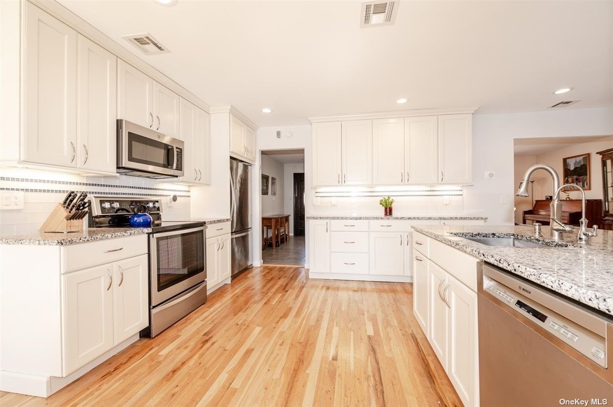 #1 photo, 4 Gnarled Oak Drive, 롱 아일랜드 East Setauket , NY 11733