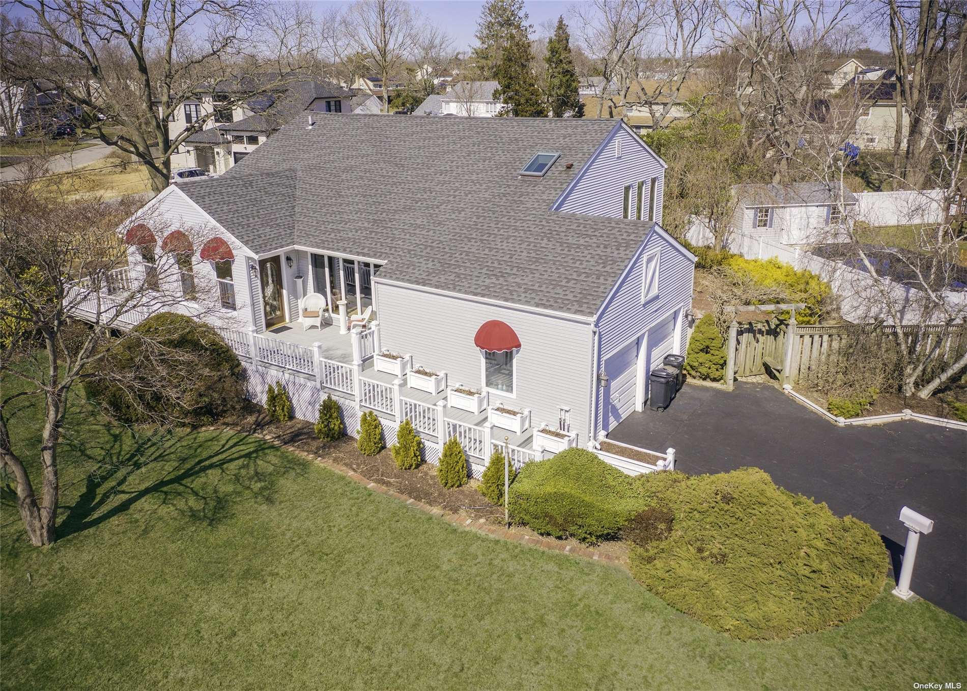 #1 photo, 477 Everdell Avenue, West Islip , NY 11795