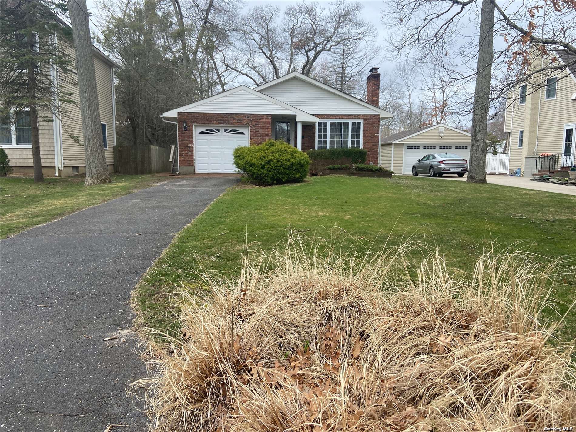#1 photo, 12 Menasha Lane, Саффолк ‖ East Islip , NY 11730
