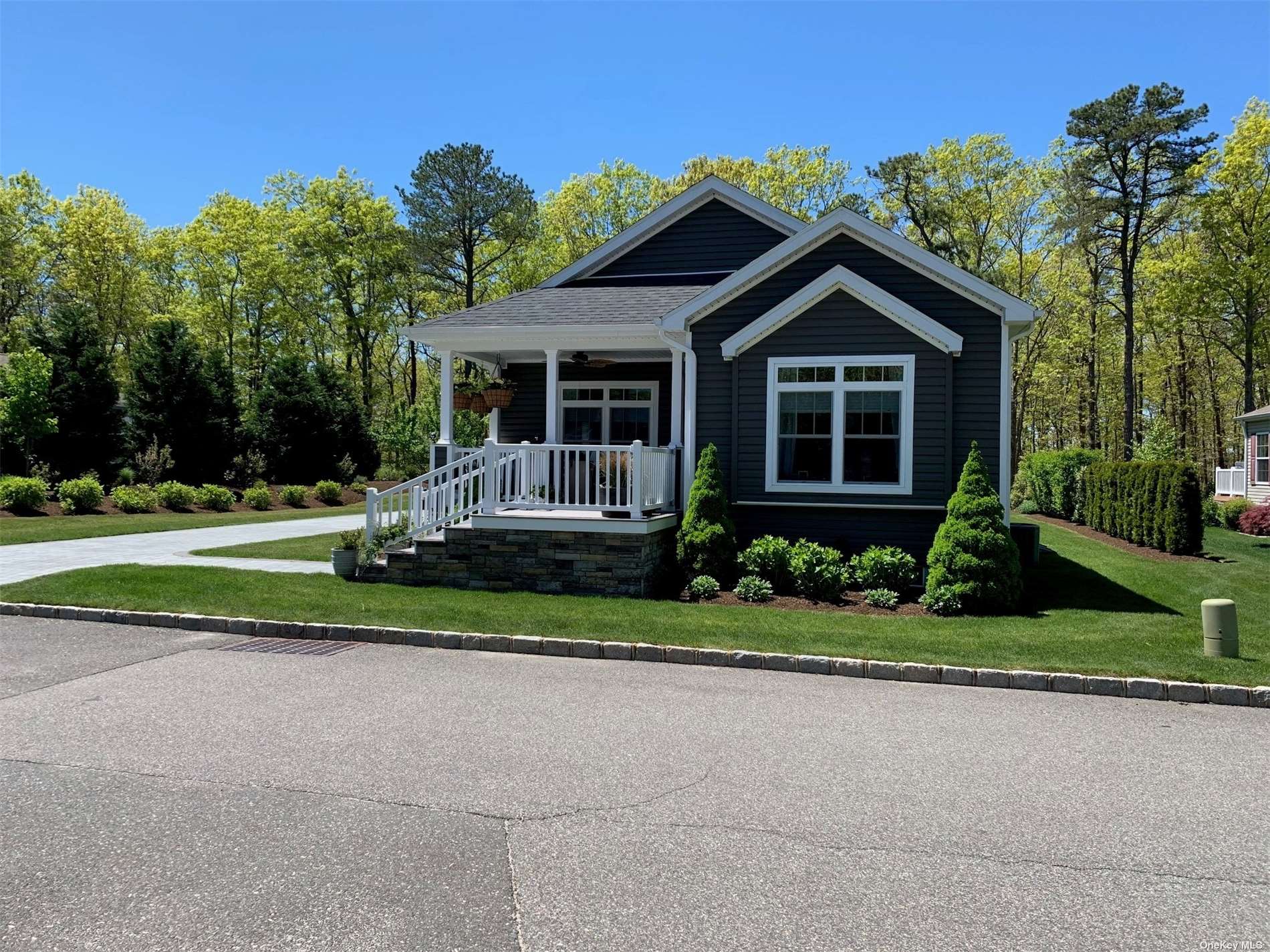 #1 photo, 1661-550 Old Country Road, Riverhead , NY 11901