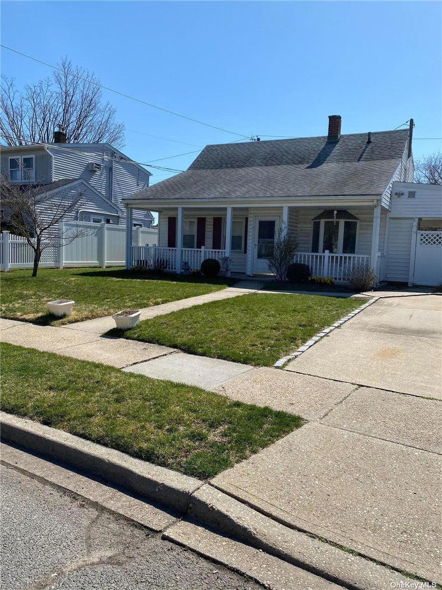 #1 photo, 111 Barnyard Lane, ناسو Levittown , NY 11756