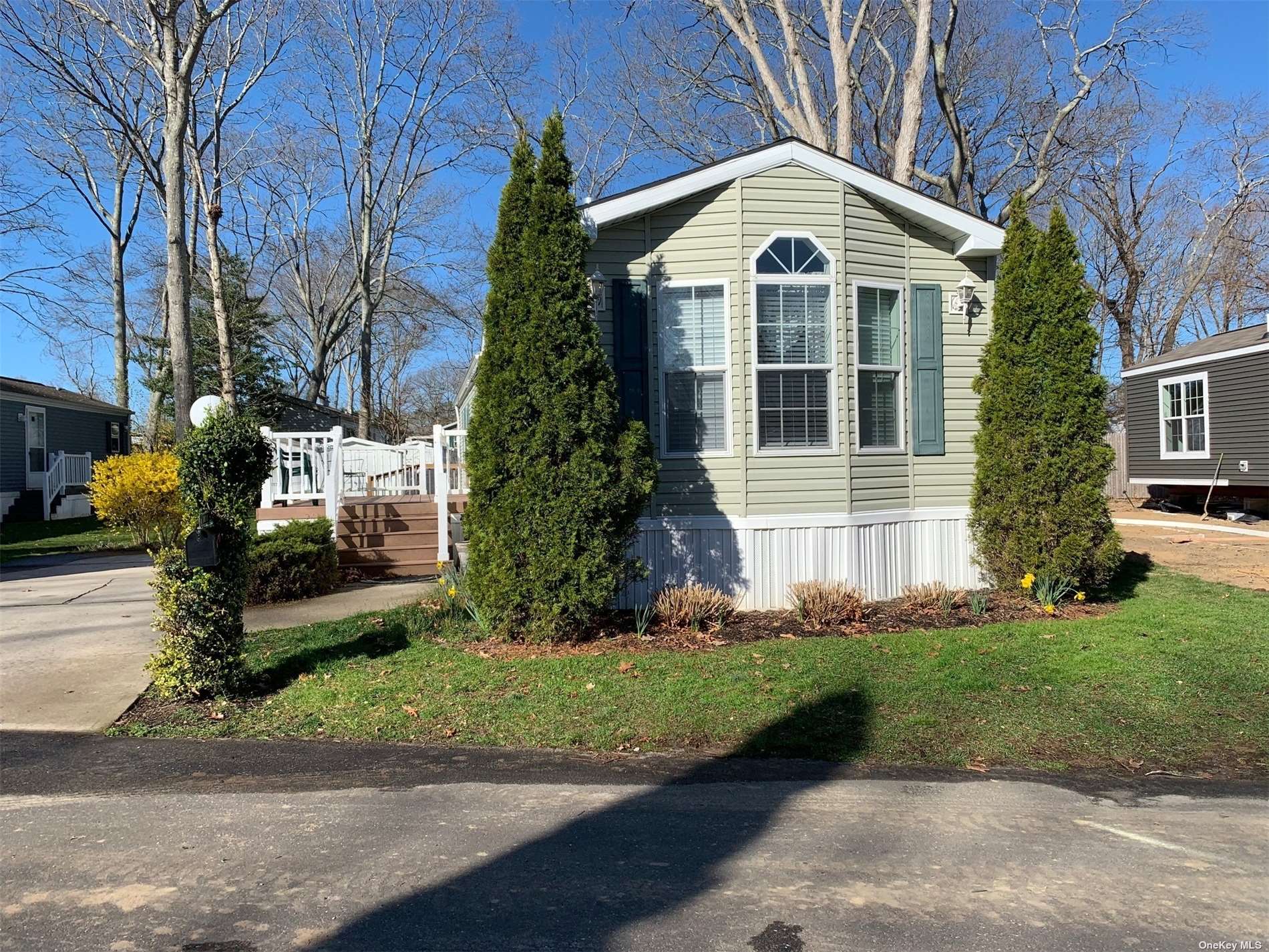 #1 photo, 1661-27 Old Country Road, Riverhead , NY 11901