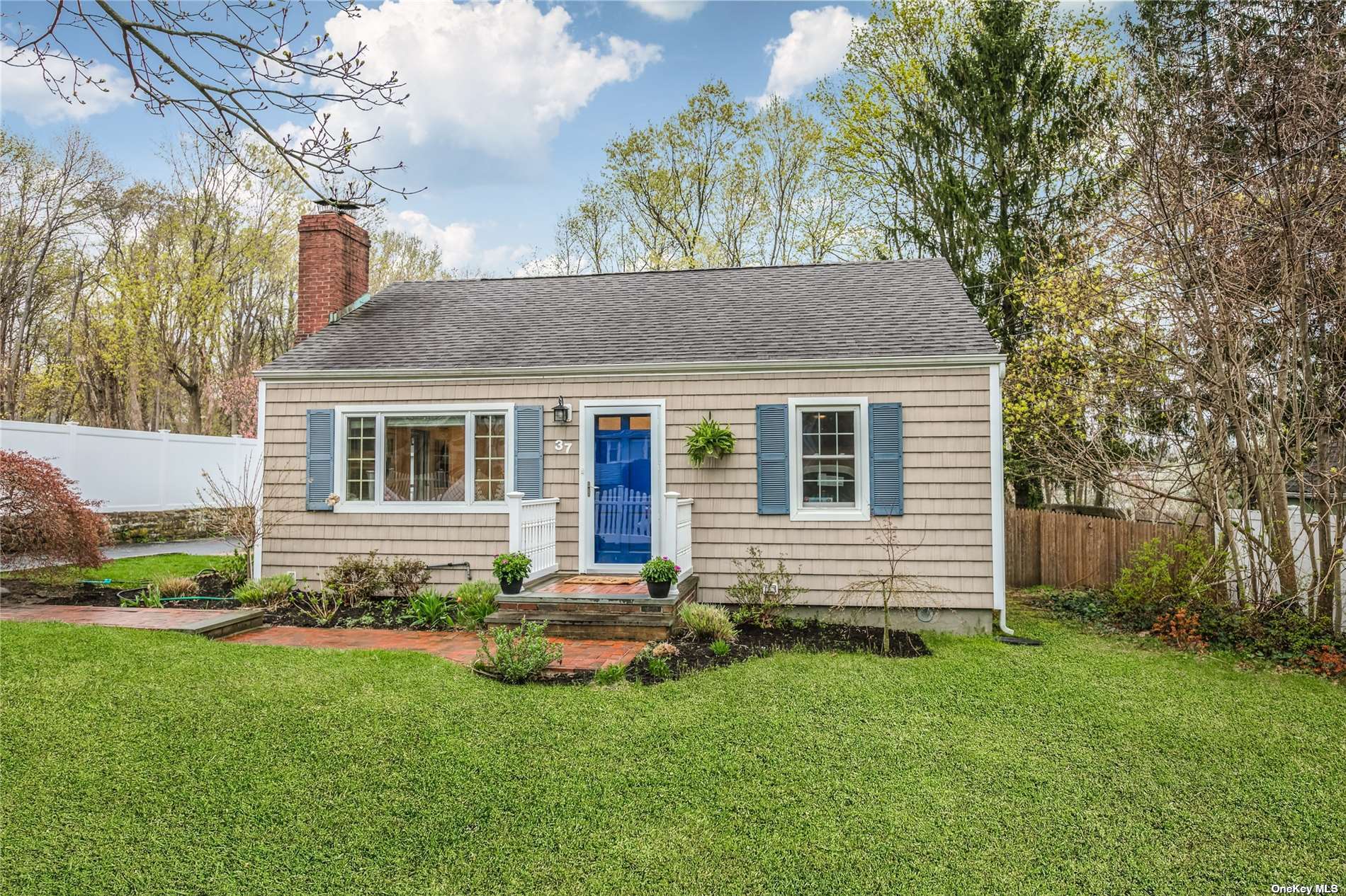 #1 photo, 37 Edwards Place, سوفولك Huntington Station , NY 11746