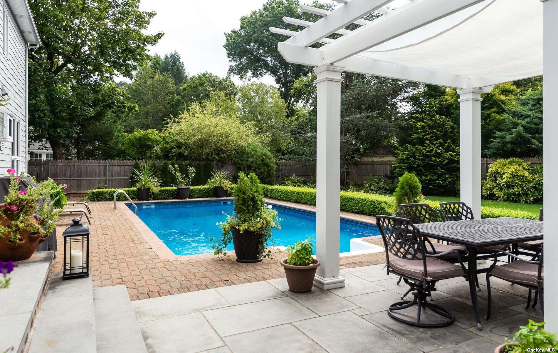 #1 photo, 92 Ayers Road, Locust Valley , NY 11560