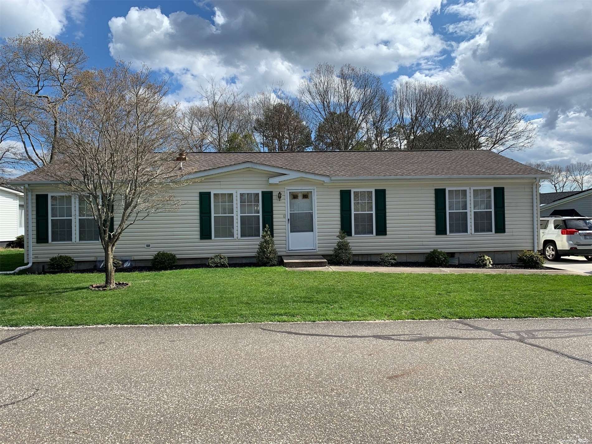 #1 photo, 1407-89 Middle Road, Calverton , NY 11933