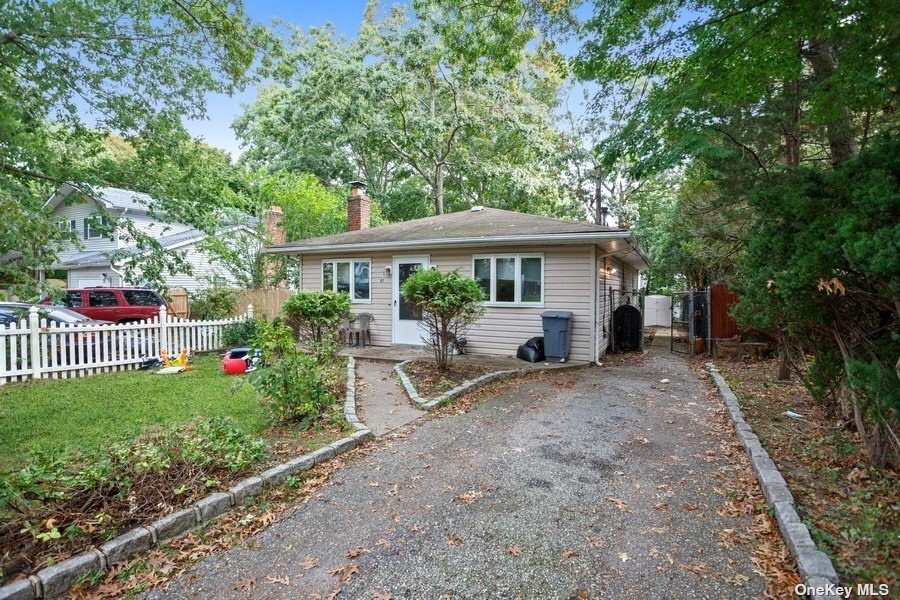 #1 photo, 127 Montgomery Avenue, מחוז סאפוק Mastic , NY 11950