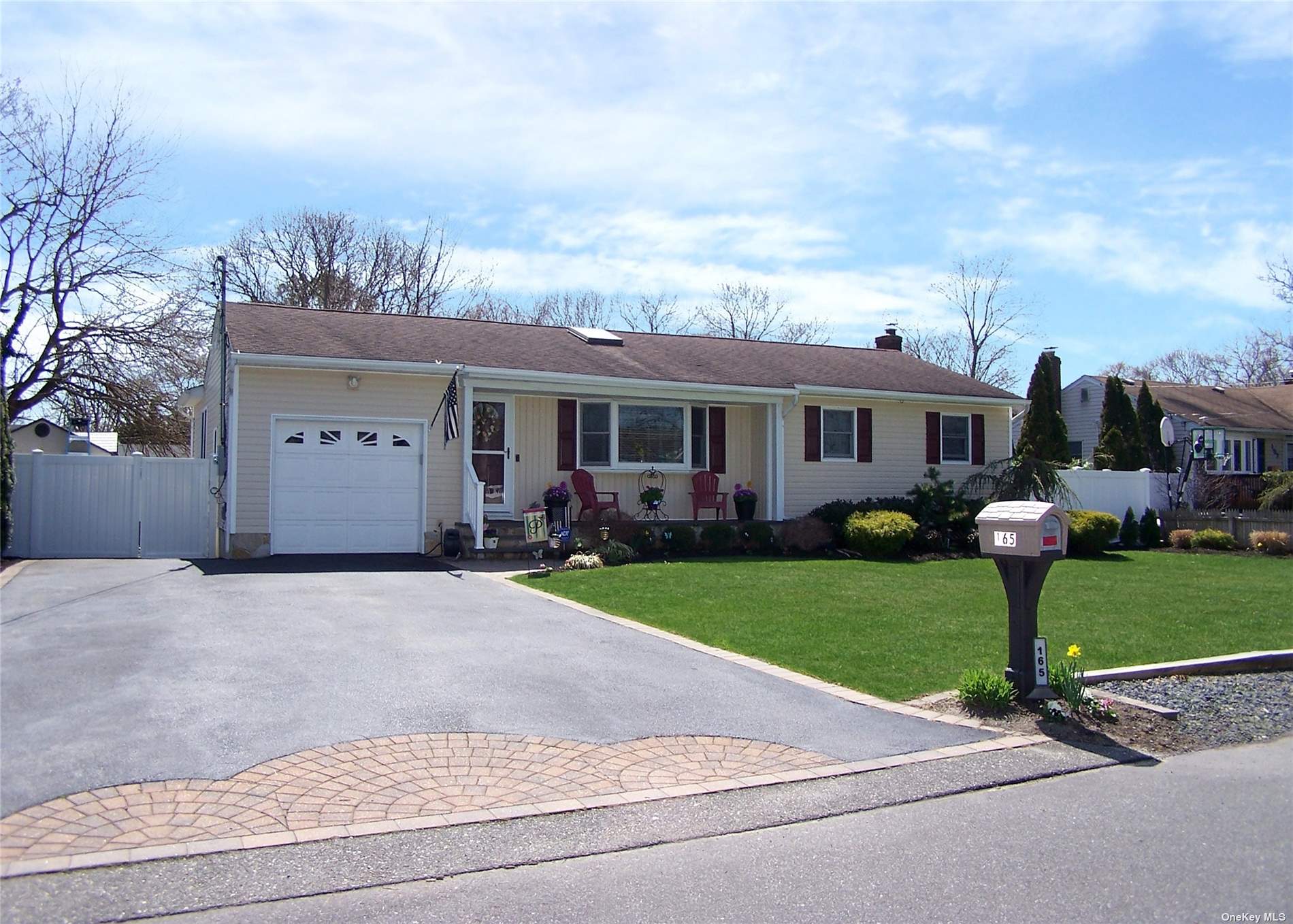 #1 photo, 165 Giller Avenue, サフォーク郡 Holbrook , NY 11741