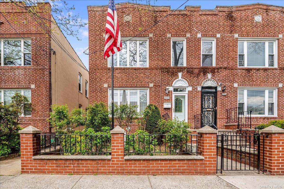 #1 photo, 24-20 24th Street, クイーンズ区 Astoria , NY 11102