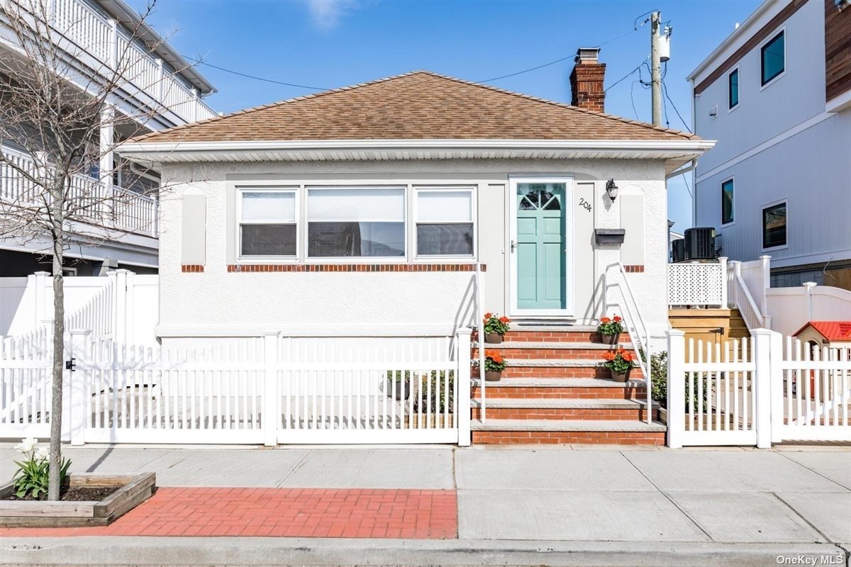 #1 photo, 204 Grand Boulevard, ナッソー郡 Long Beach , NY 11561