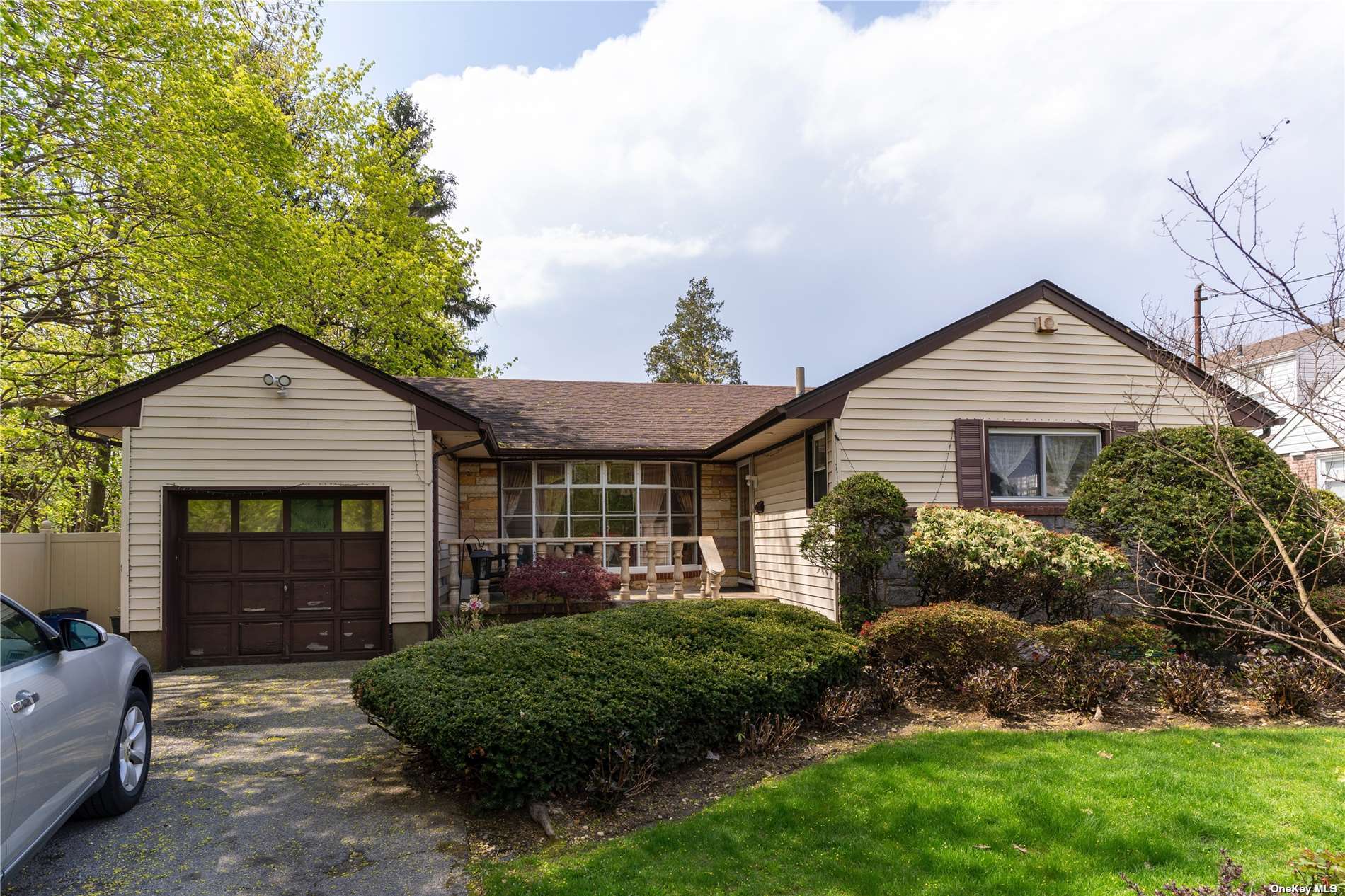 #1 photo, 117-34 240th Street, ナッソー郡 Elmont , NY 11003