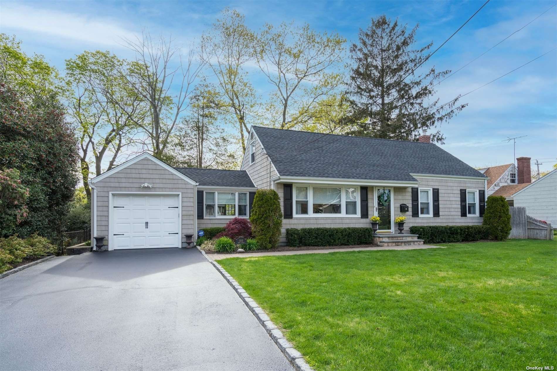 #1 photo, 555 3rd Street, 東長島 East Northport , NY 11731