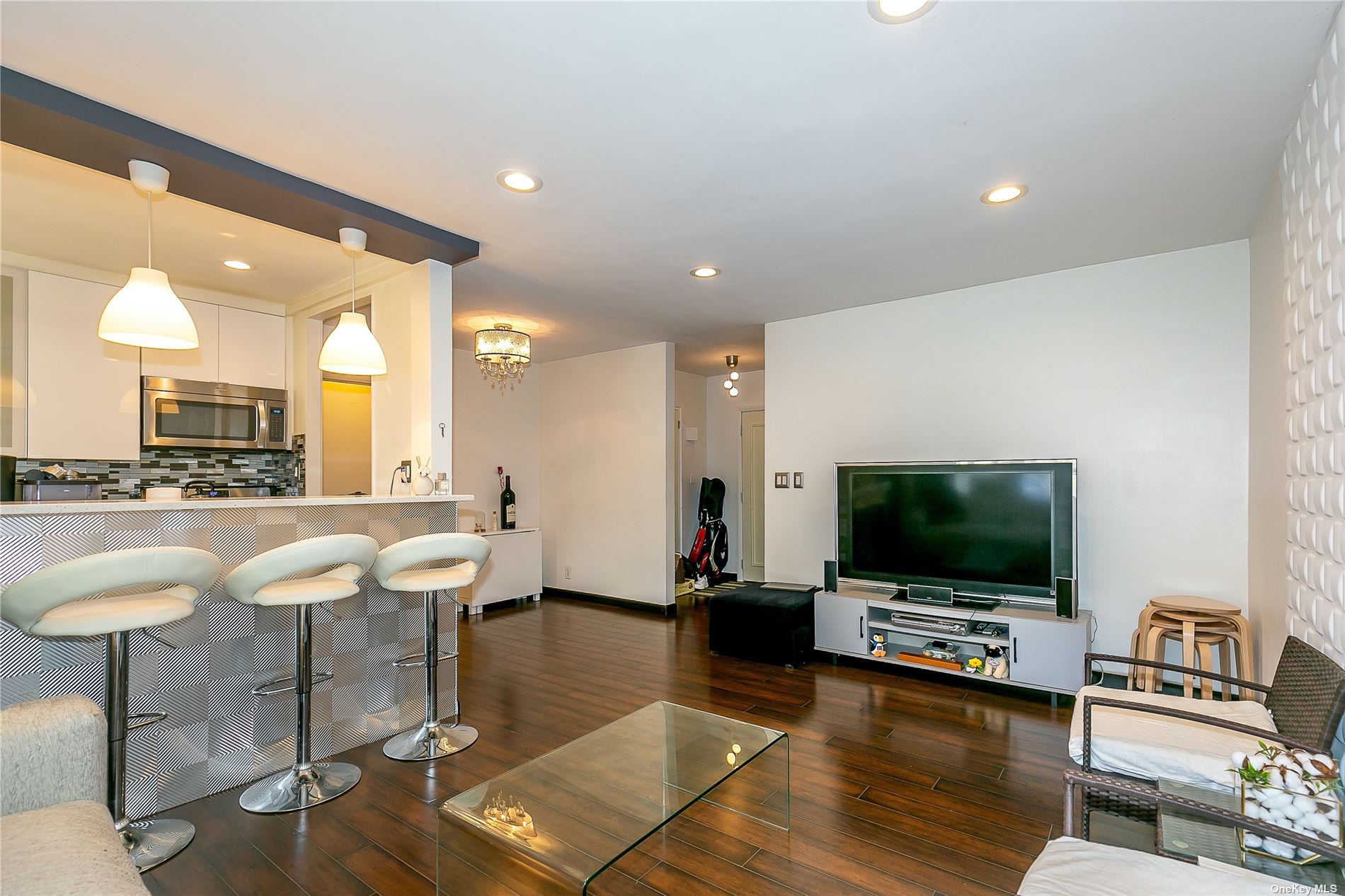 #1 photo, 18 Edward Street, Roslyn Heights , NY 11577