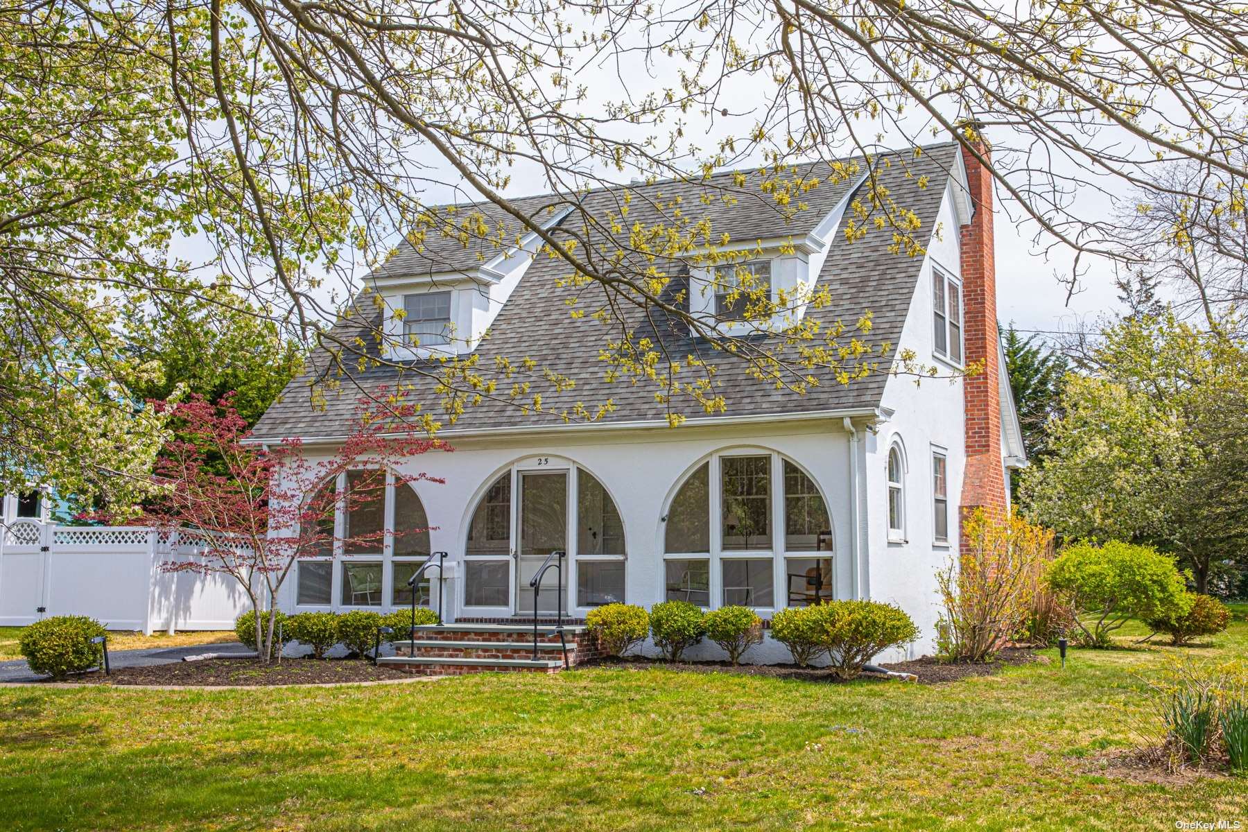 #1 photo, 25 Saint Marks Lane, Islip , NY 11751