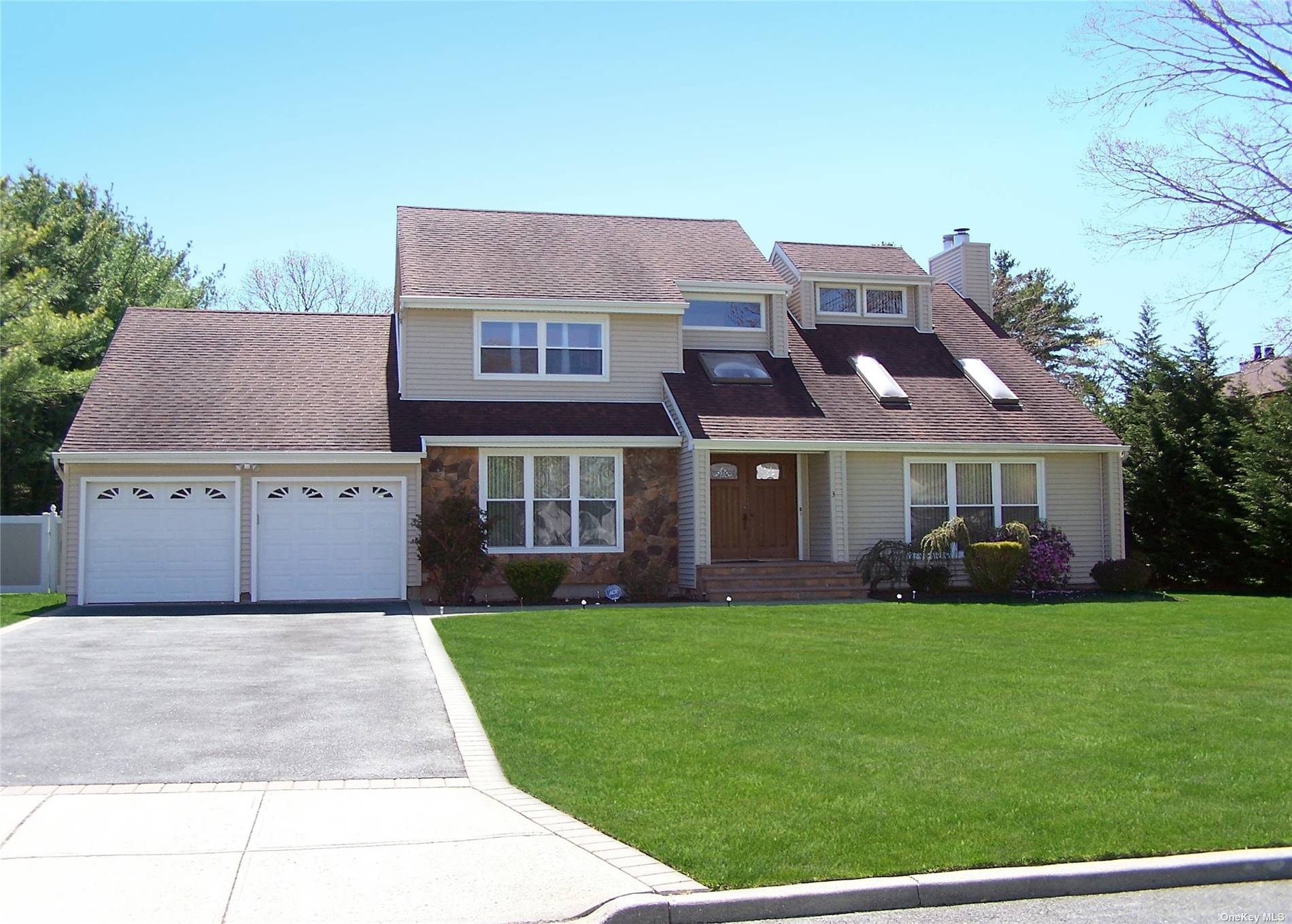 #1 photo, 3 Gooseberry Lane, Ronkonkoma , NY 11749