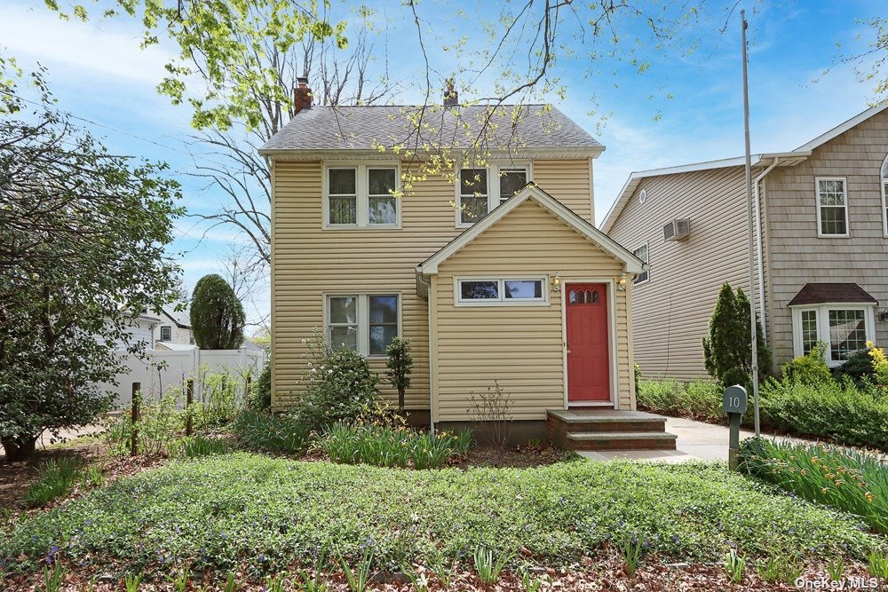 #1 photo, 10 Walnut Street, নাসাউ কাউন্টি Westbury , NY 11590