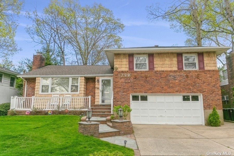 #1 photo, 799 Durham Road, ناسو East Meadow , NY 11554