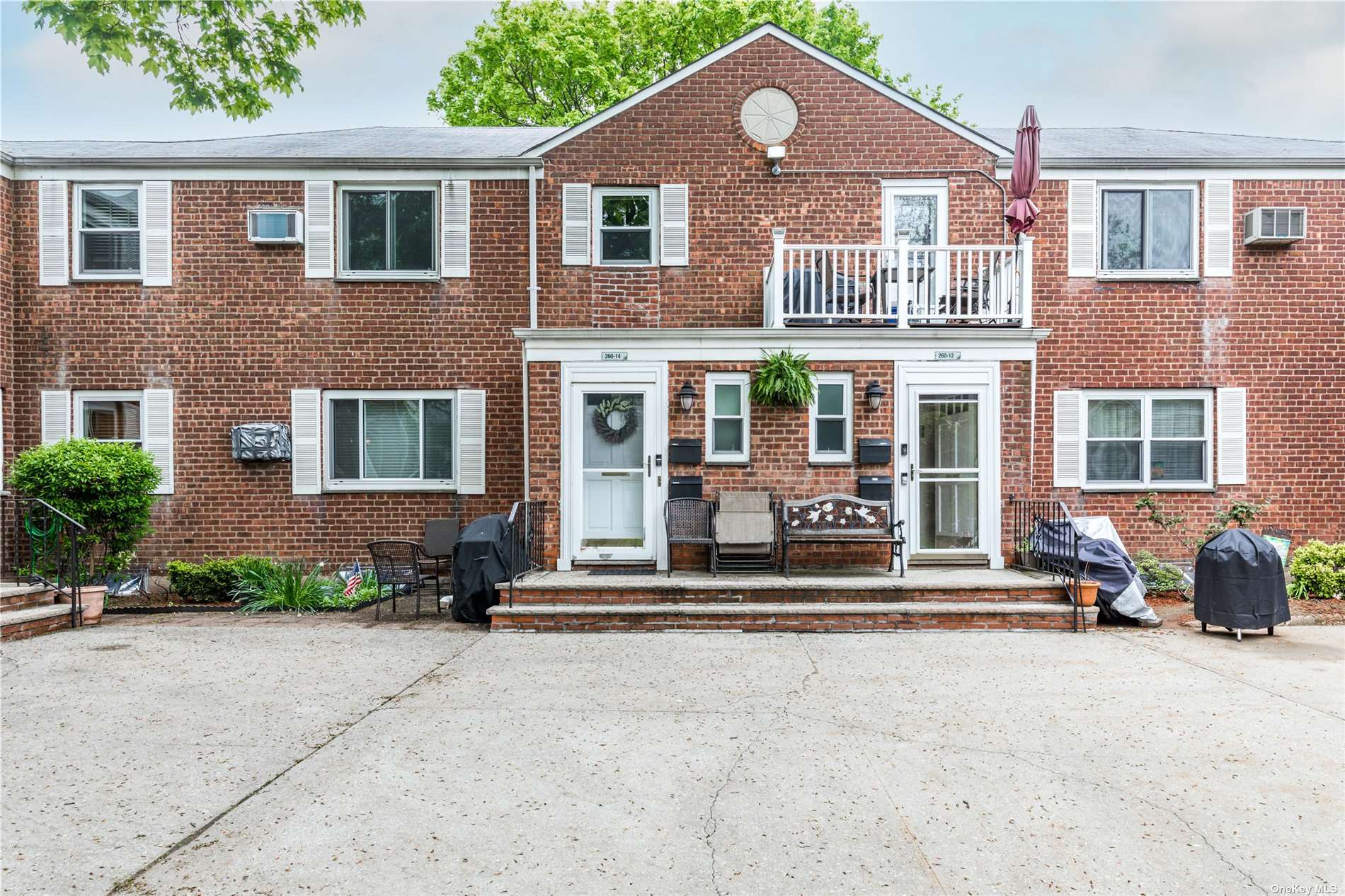 #1 photo, 260-14 73 Avenue, Glen Oaks , NY 11004